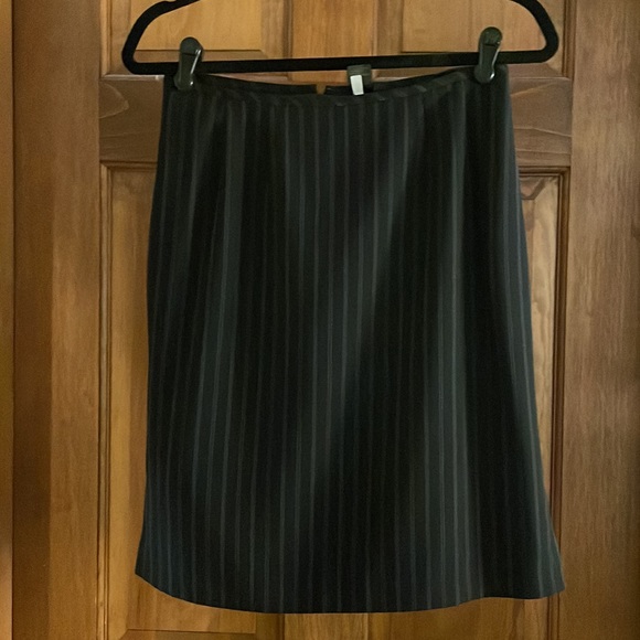 Tahari Black Pinstripe Skirt Suit, 6P - Picture 3 of 4